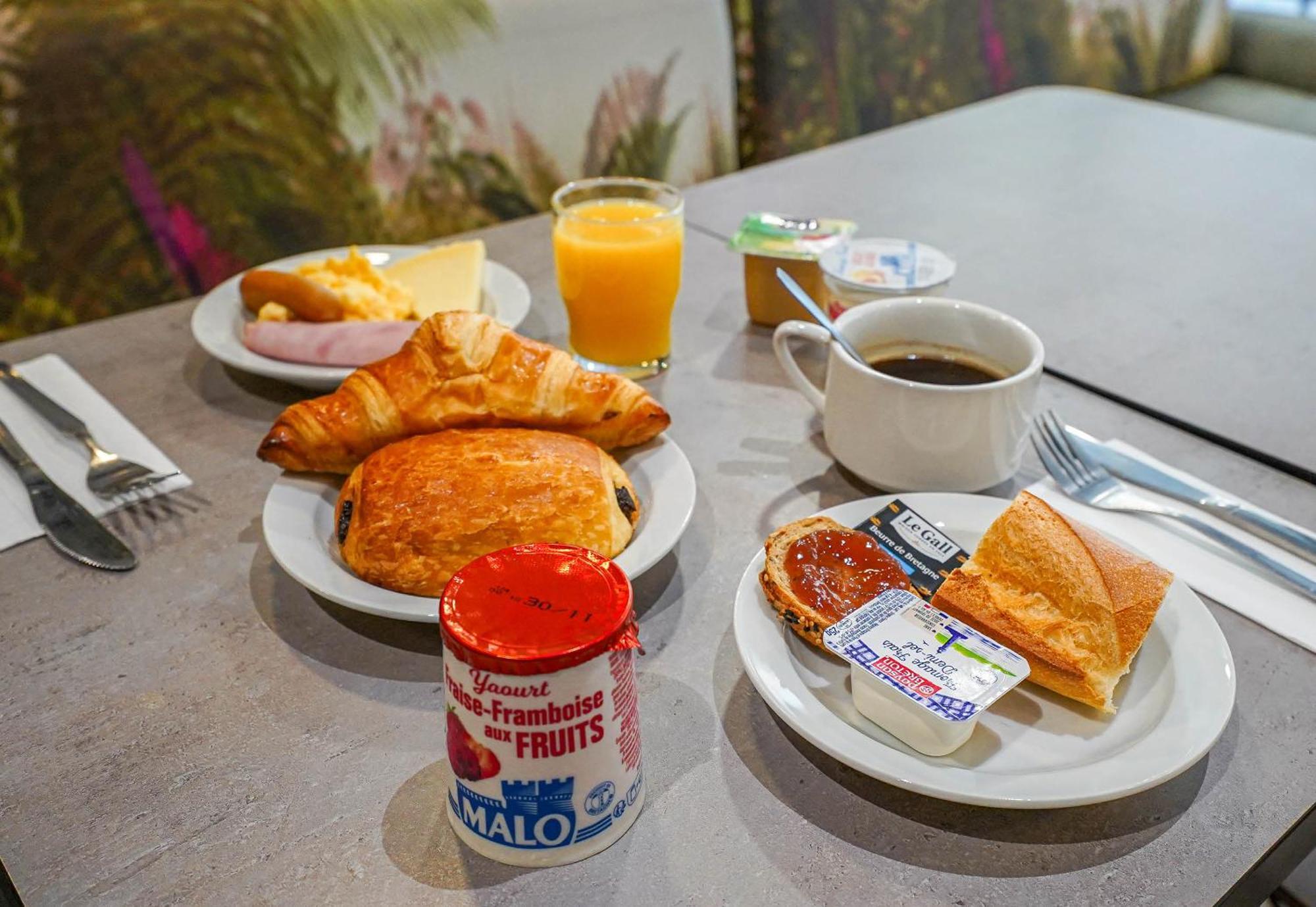 Hotel Centre La Joliette 3*