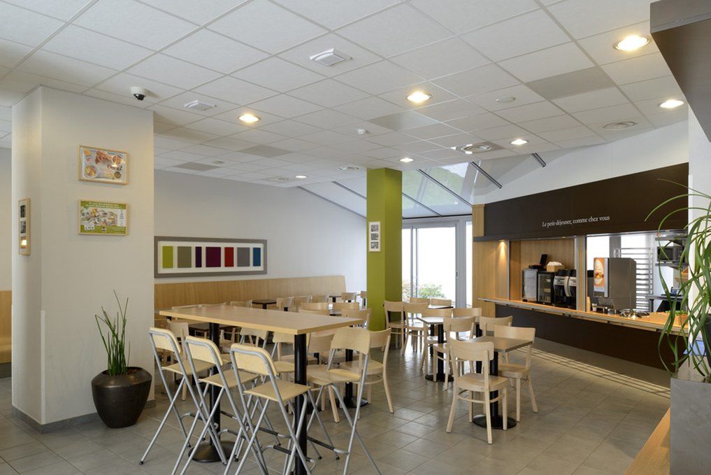 Hotel Centre La Joliette 3*